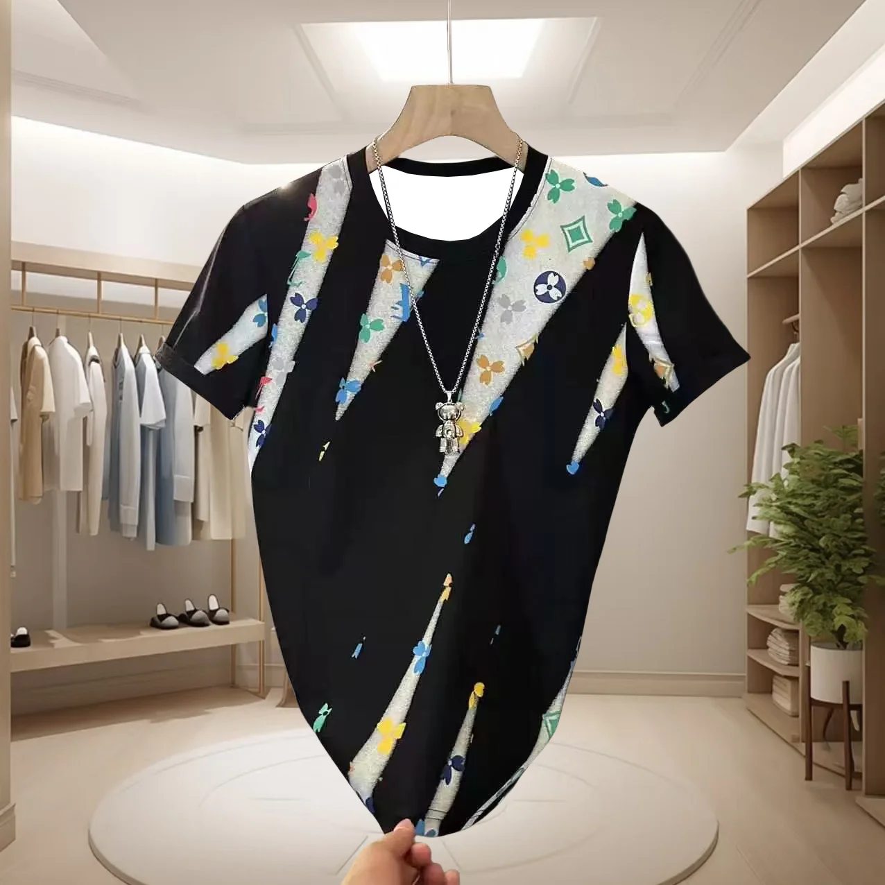 

2025 New Men's Luxury Brand Quick-drying T-shirt Comfortable Sports and Leisure Breathable Sweat-absorbing Luxury Short Sleeves