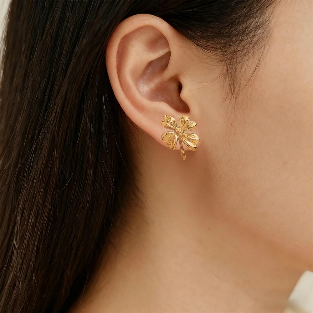 Light luxury gold four-leaf clover metal earrings for women, high-quality waterproof jewelry, earrings gift for girlfriend.
