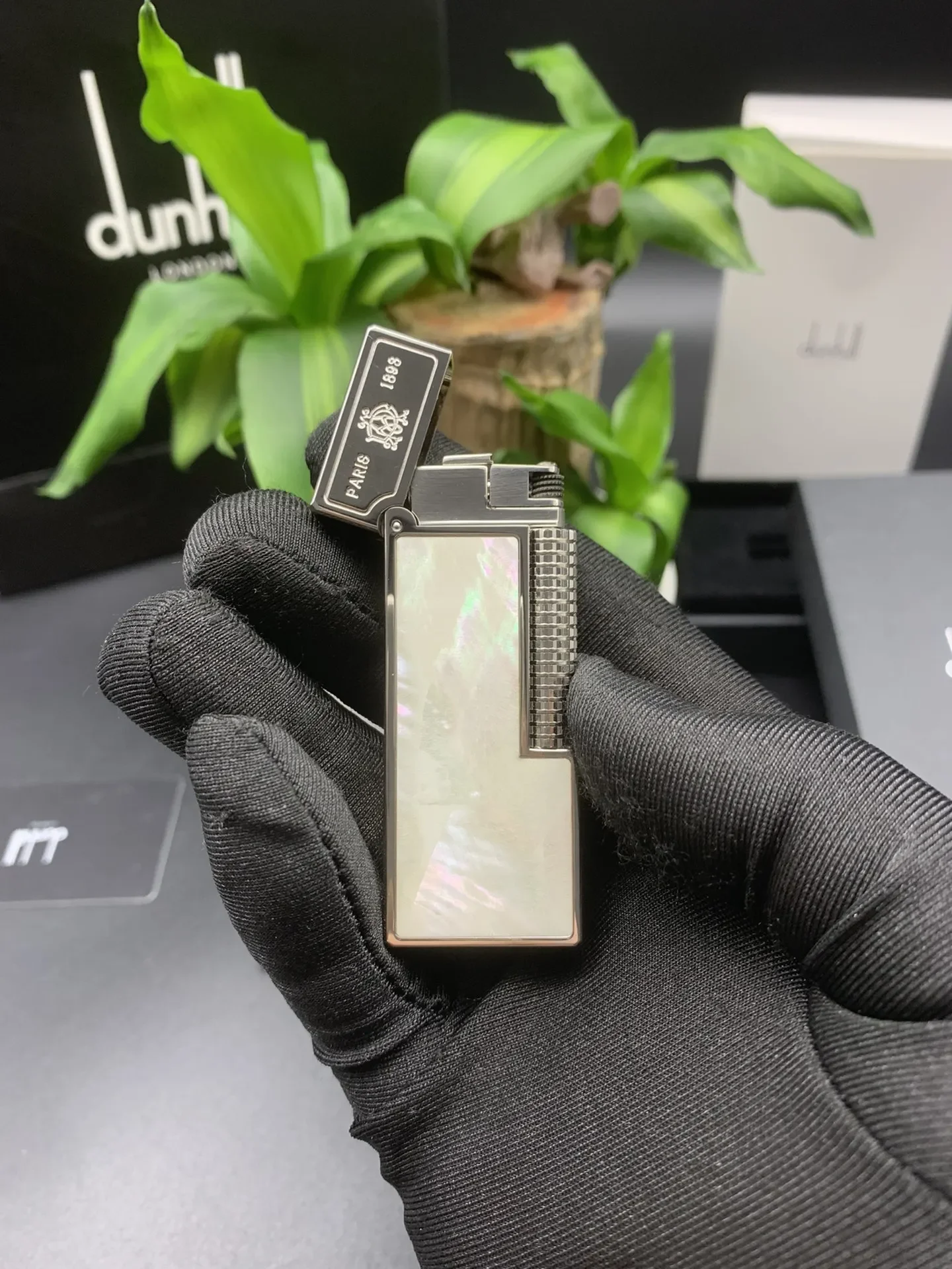 

Dunhlii Colorful Shell Pattern Metal Gas Lighter Classic Retro Butane Inflatable Cigar Lighter High-end Gift for Smokers