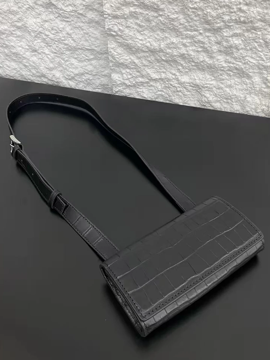 Top Layer Frosted Crocodile Pattern Leather Waist Bag Chest Bag Small Square Phone Bag Single Shoulder Slant Cross Bag for Women
