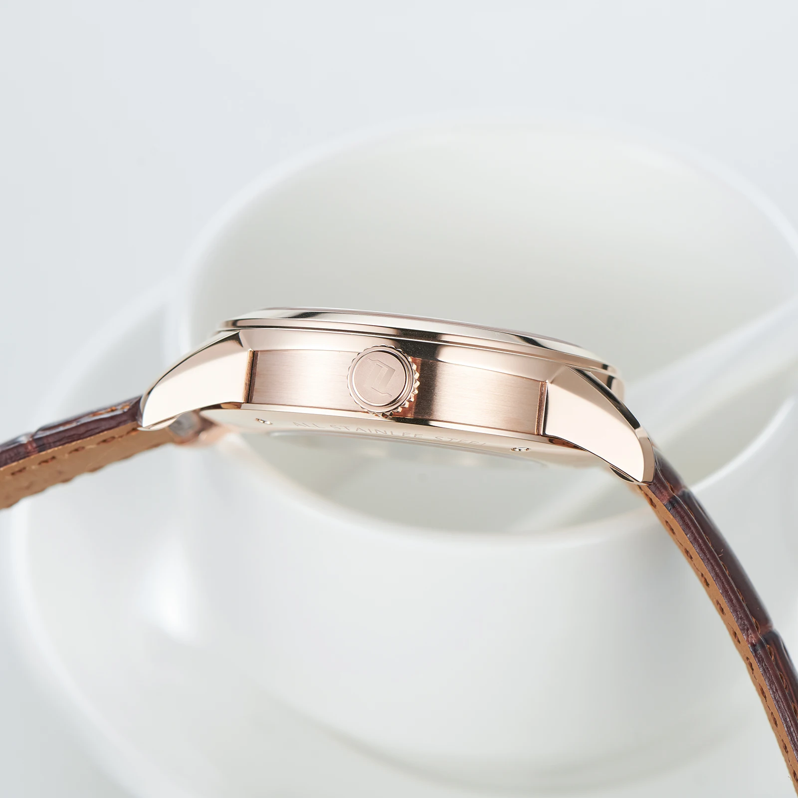 ساعة OBLVLO للرجال أوتوماتيكية فريدة من نوعها مجوفة باللون الذهبي الوردي 42 ملم مينا بيضاء وحزام جلدي بني ميكانيكي كلاسيكي VMQ-ND