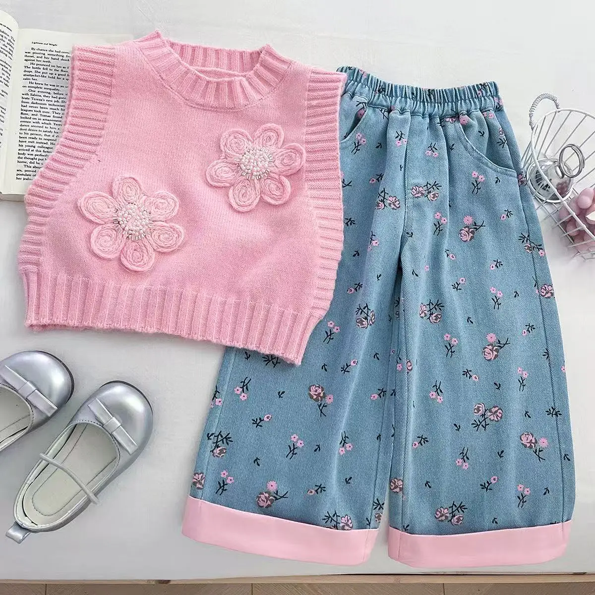 

Children's Autumn Set 2025 New Korean Version Of The Girls Pink Flowers jumper Shirt Denim Trousers Fashionable Three-piece Se