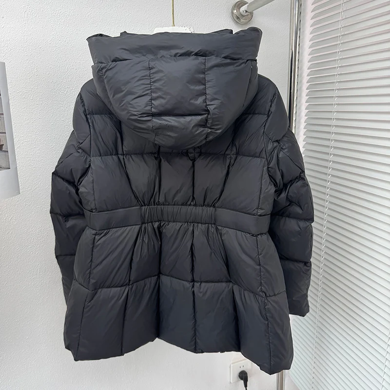 Nuovo cappotto invernale con cappuccio alla moda e versatile Piumino caldo di media lunghezza da donna attillato e ampio