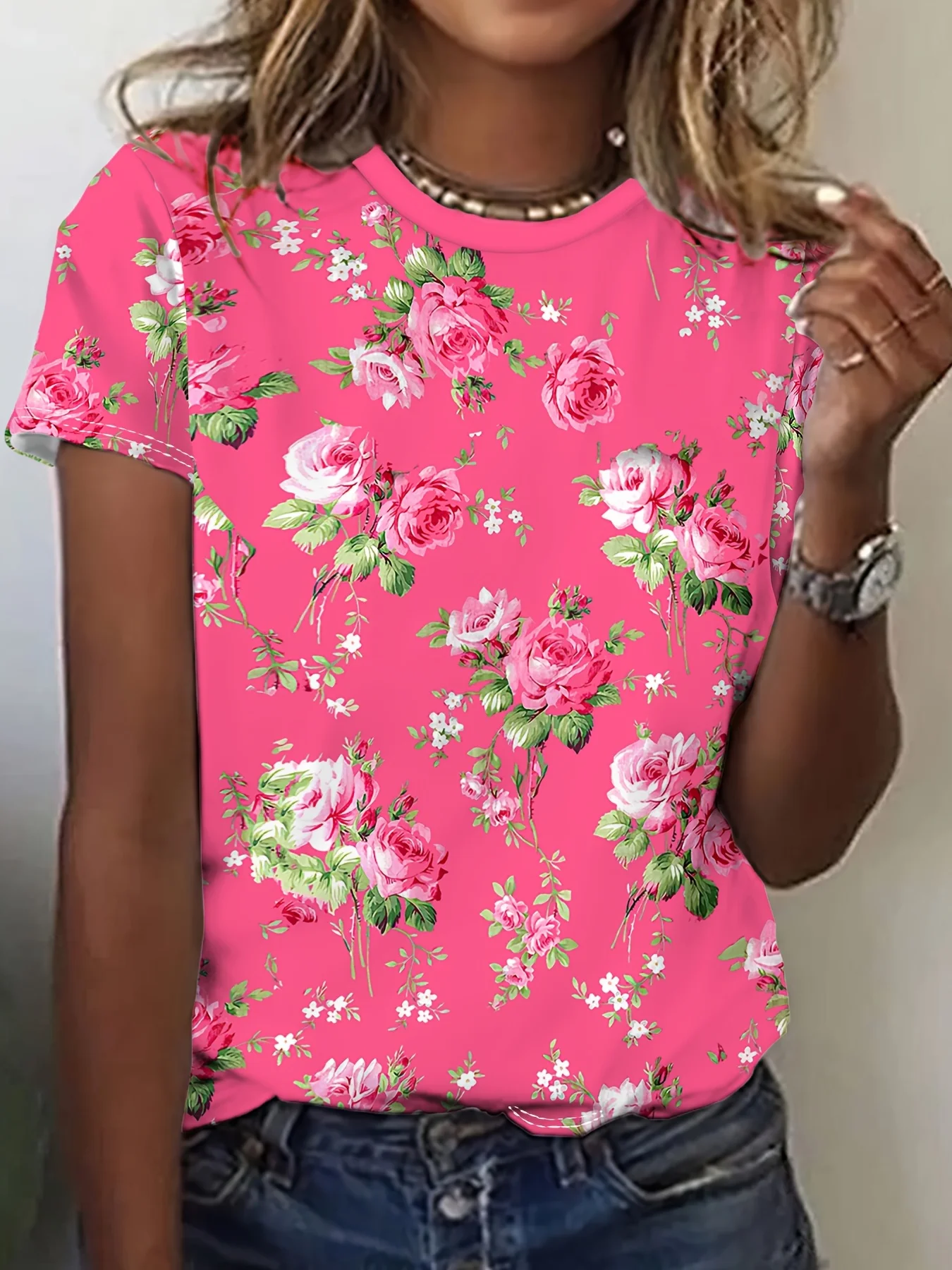 Women's Tee - Rose Floral Pattern Graphic, Classic Romantic Garden Design for Casual Daily Wear