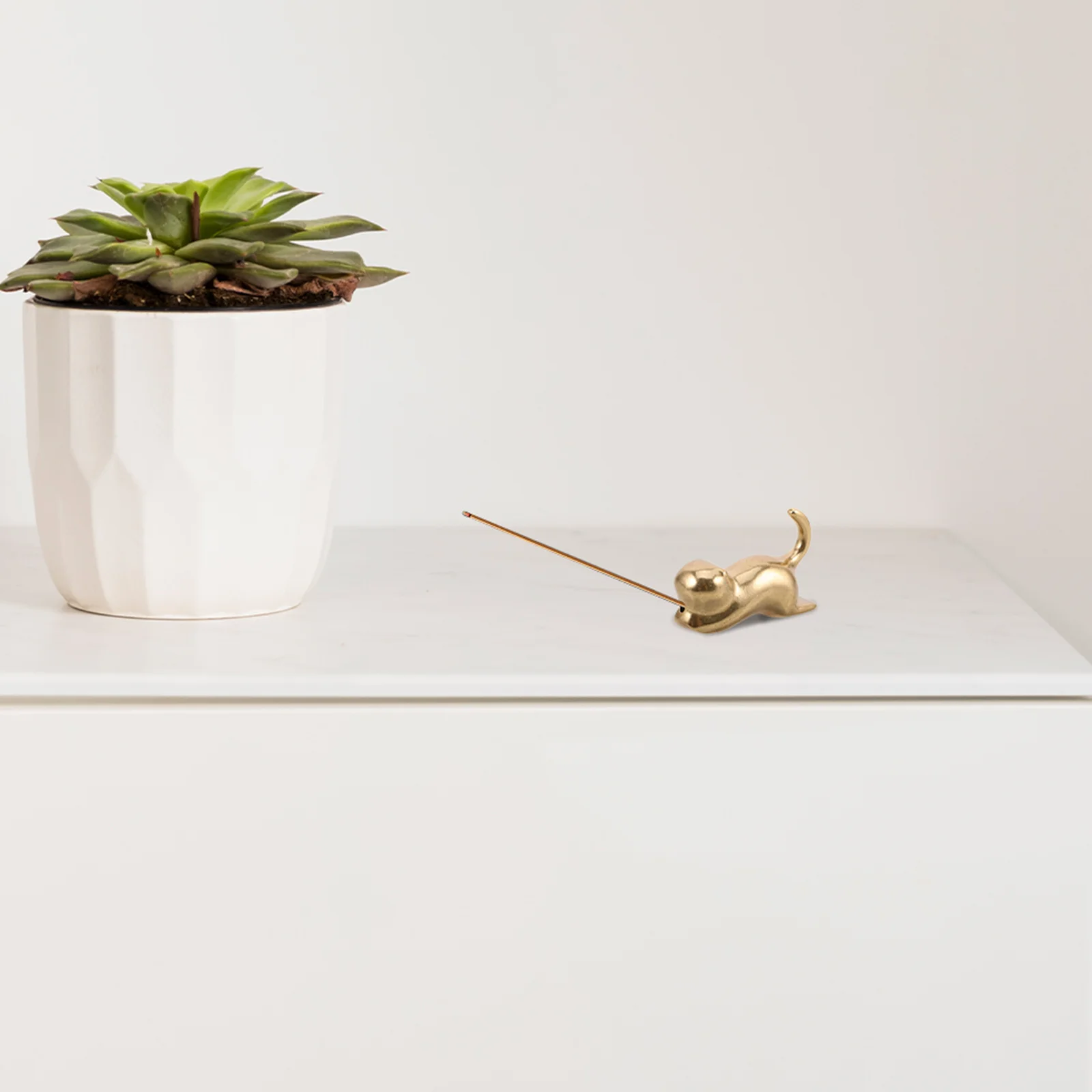 

Brass Cat Incense Stick Holder Base Elegant Burning Stand for Aromatherapy Home Office Tabletop Decoration Accessory
