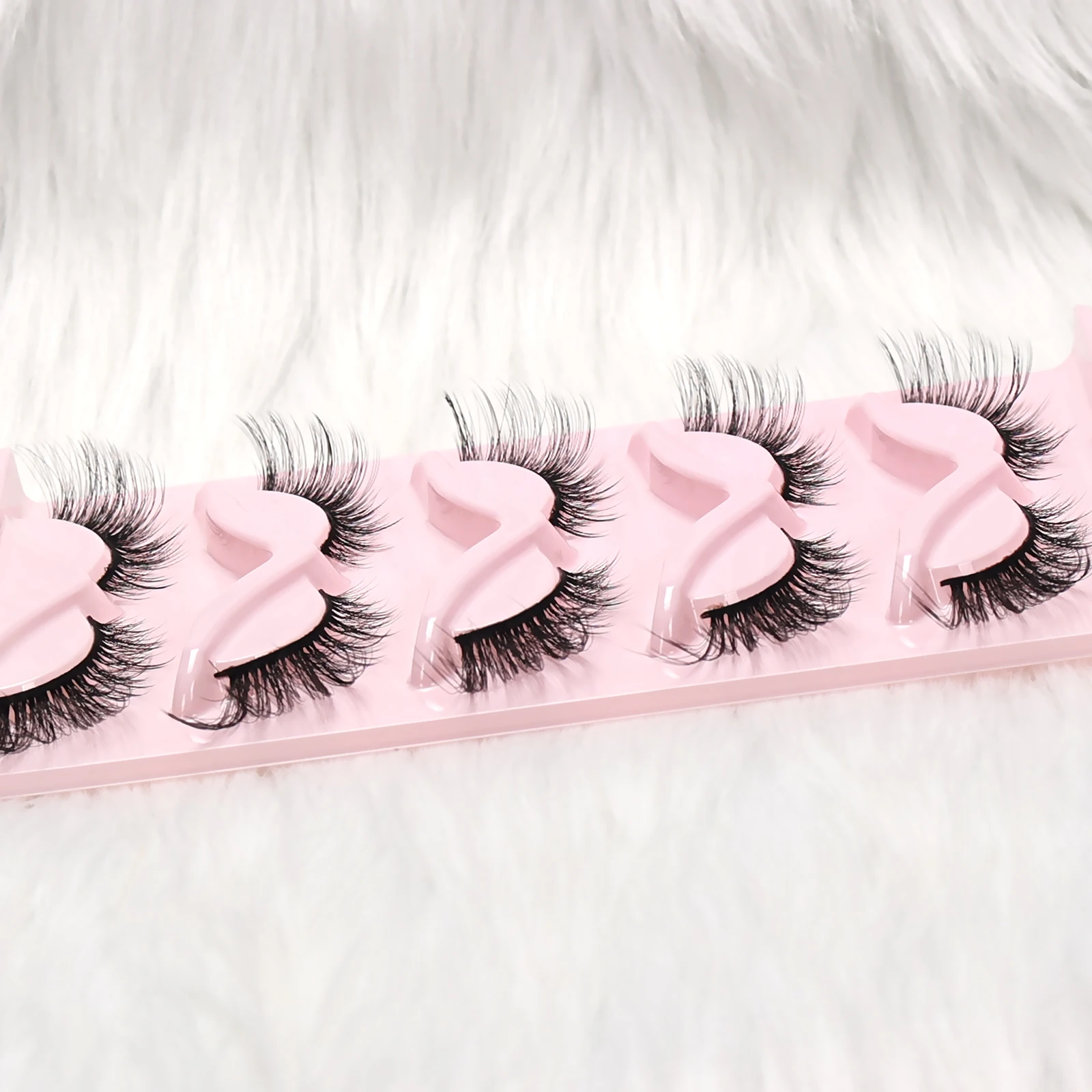 5 ペアのキャットアイつけまつげ、長いウィスピーな目端、細長い太いストリップまつげ、ナチュラルなソフトバンド、再利用可能