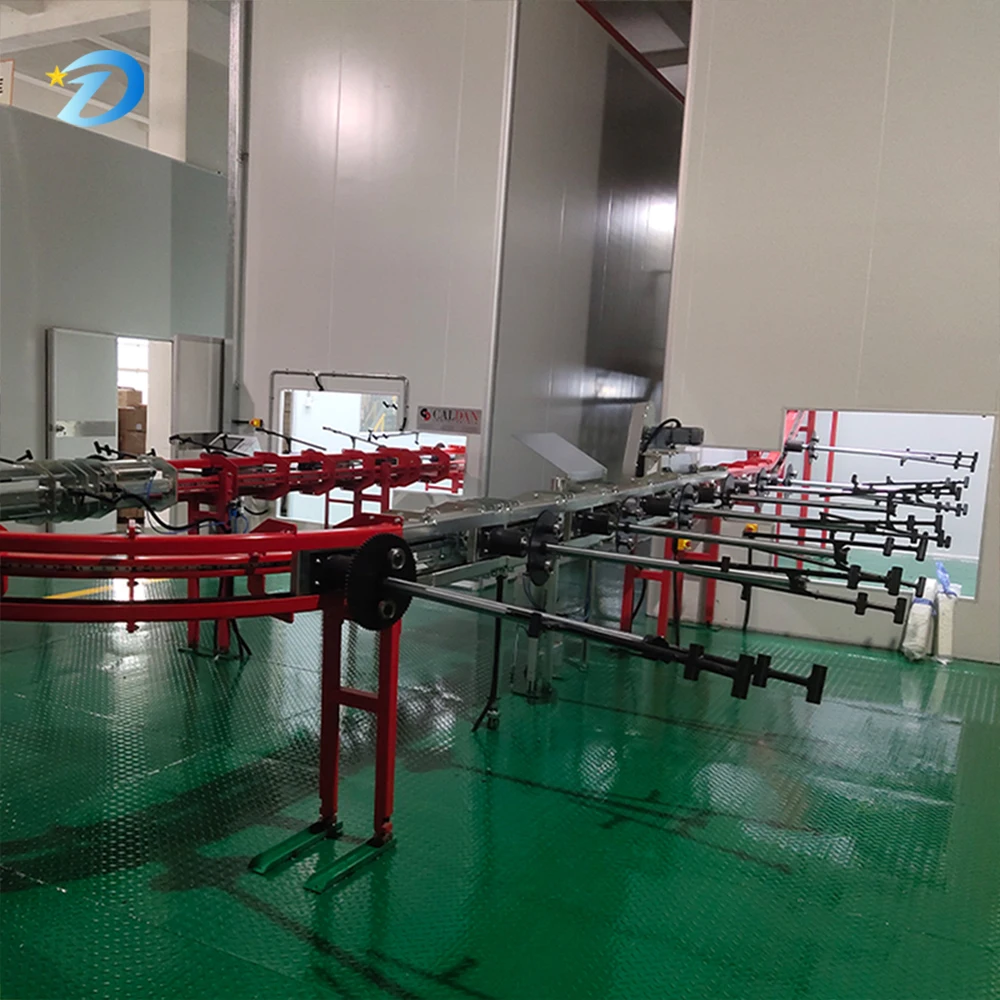 Attrezzatura di rivestimento automatica per verniciatura a conchiglia per spruzzatura del serbatoio del carburante per moto