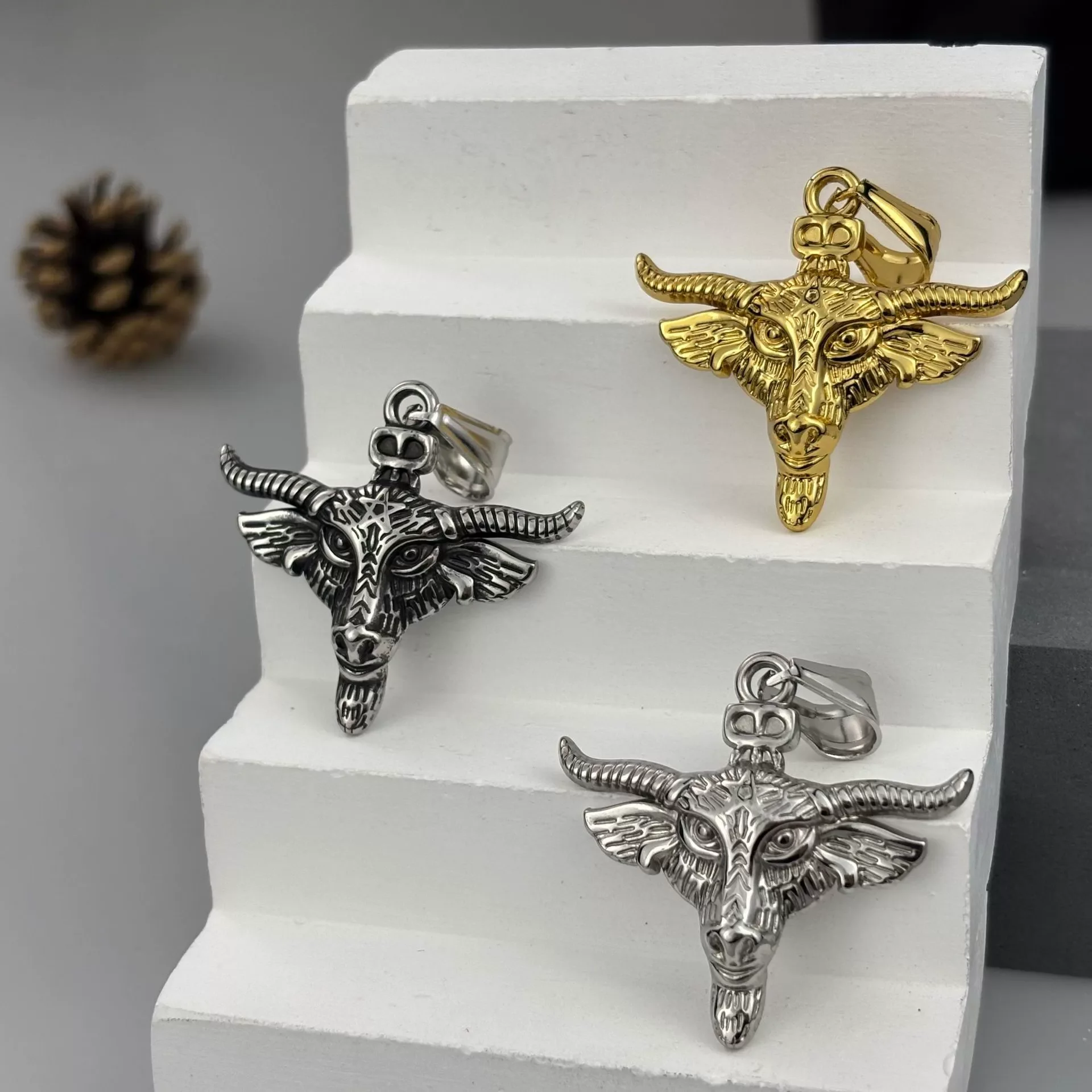 `Men Bull Head Pendant Necklace 316L Stainless Steel Gold Plated Animal Totem Retro Hip Hop Fashion Jewelry for Male`