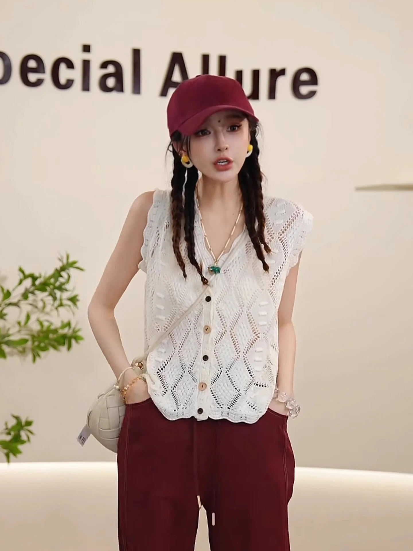 

Модный вязаный жилет на одной пуговице, простой ажурный дизайн, летний топ для поездок на работу, прямой крой, базовый цвет