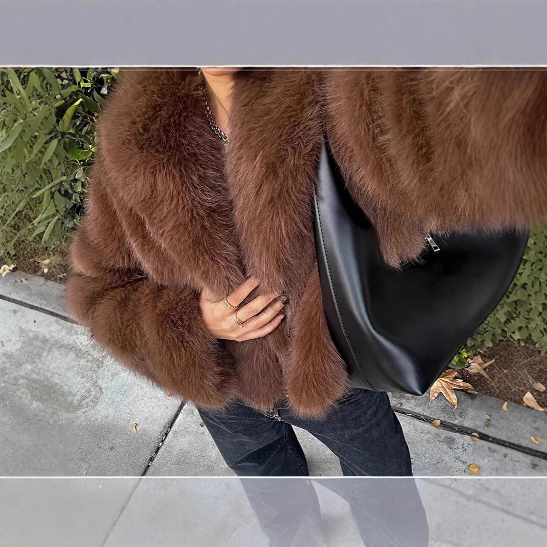 سترة نسائية شتوية من فرو المنك لعام 2025 معطف فرو صناعي مفصل مريح للسيدات ملابس خارجية قصيرة على طراز مترهل من الفرو الاصطناعي
