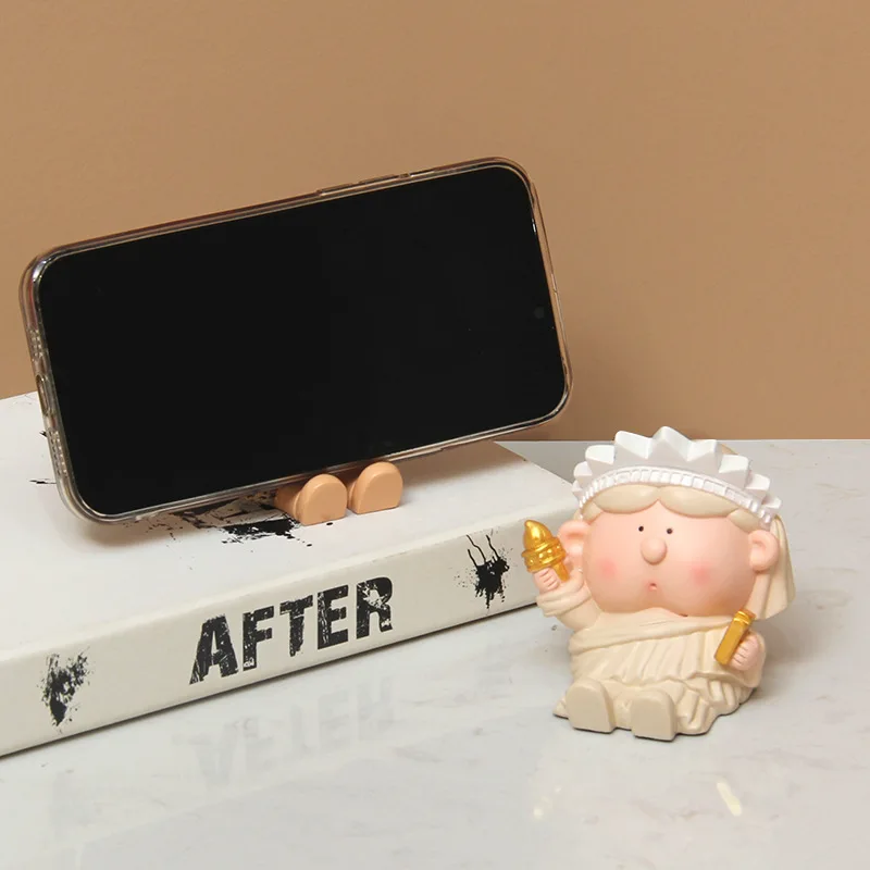 

Resin crafts small pieces ornaments big artist Snow White full set of ornaments mobile phone stand desktop phone holder