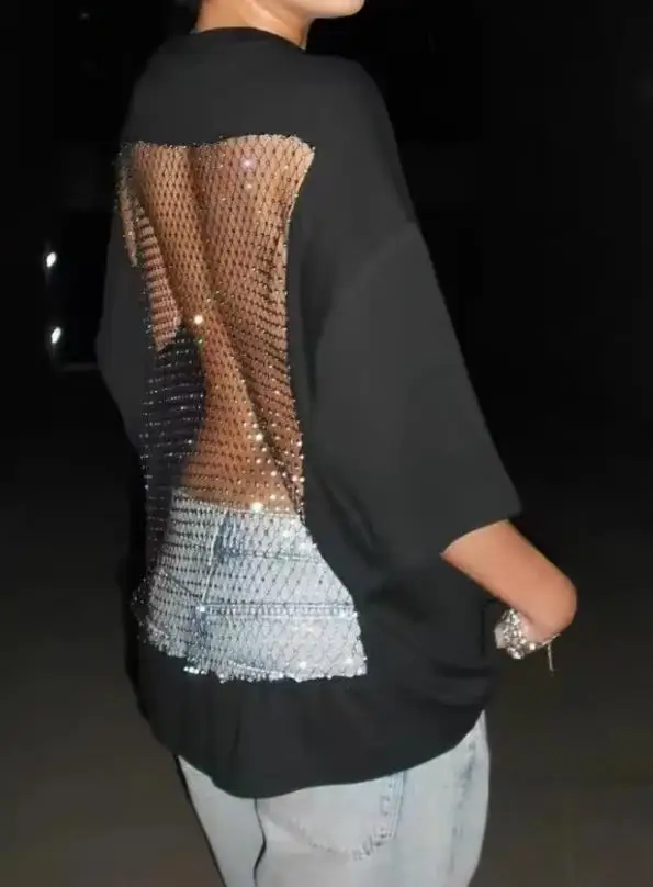 Camiseta feminina 2026 primavera moda nova sexy rede de pesca perspectiva oco design solto cor sólida camiseta adequada para festas