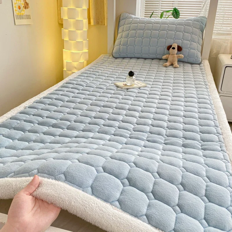 New Arrival Winter Soft Plush Mattress Toppers Dormitory Single Double Bedspreads Non-slip Mattress Washable Mattress Wholesale