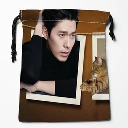 Funny Hyun Bin KPOP borse con coulisse 18 x22cm morbido tessuto di raso riutilizzabile borsa per vestiti borsa per scarpe borse 1014