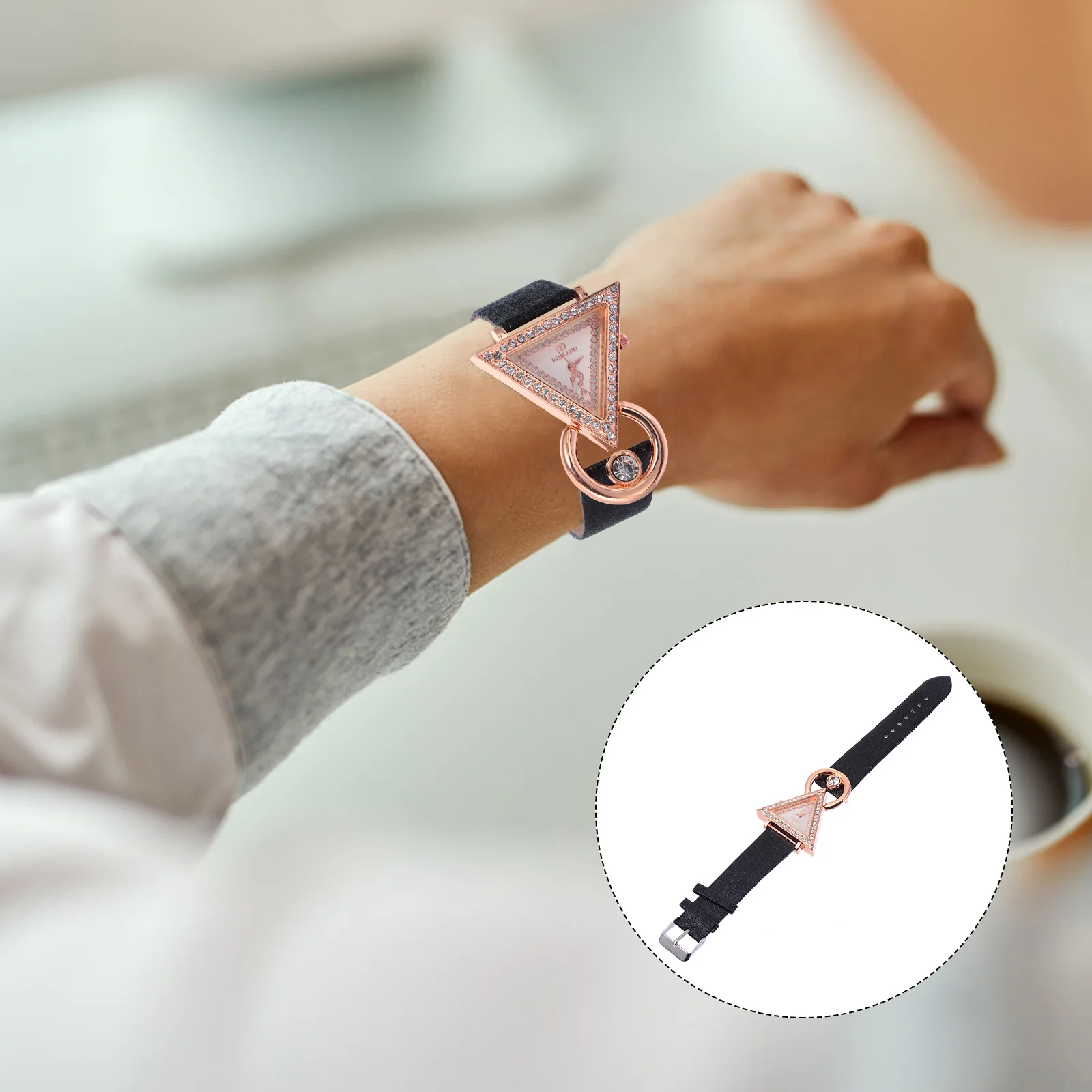 

Rhinestone Inlaid Women Elegant Triangular Cat Bracelet Adjustable Quartz Quartz Watch Watches Diamond Ladies Gifts