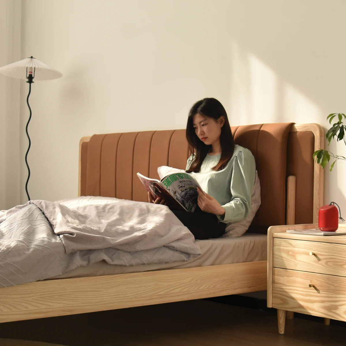 LMM solid wood soft bed Japanese cream wind simple high backrest bedroom 1.8 meters 1.5 meters large bed