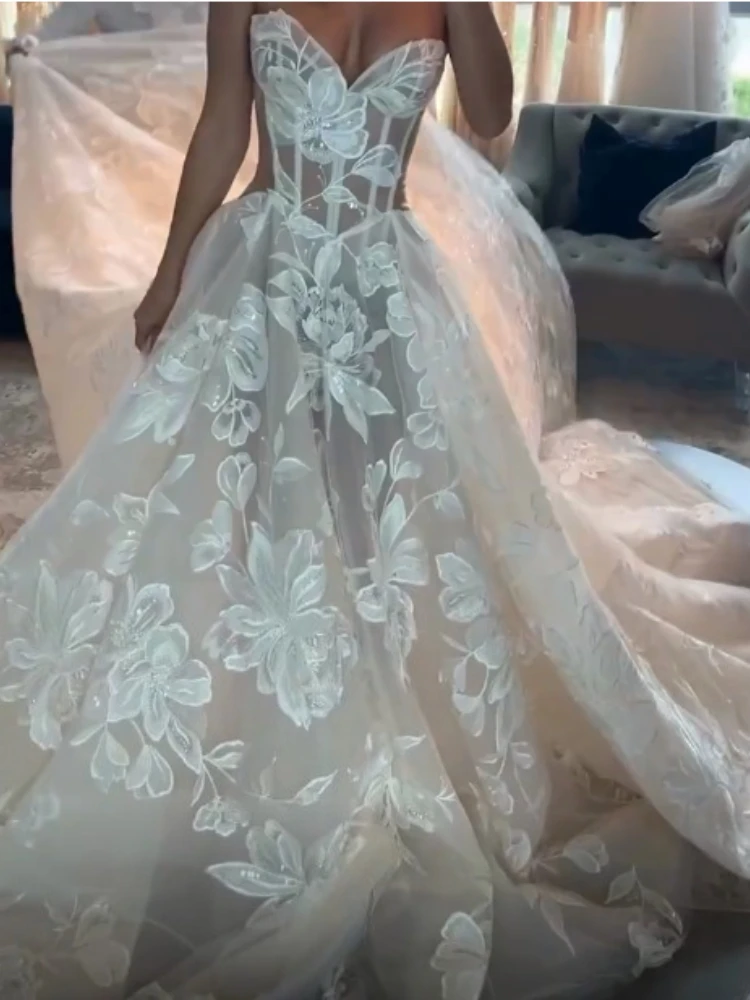 Maßgeschneidertes Vintage-Spitze-Meerjungfrau-Hochzeitskleid mit V-Ausschnitt, Applikation und Falten, schulterfrei, 3D-Blume, hochwertige Brautkleider – Detail 5