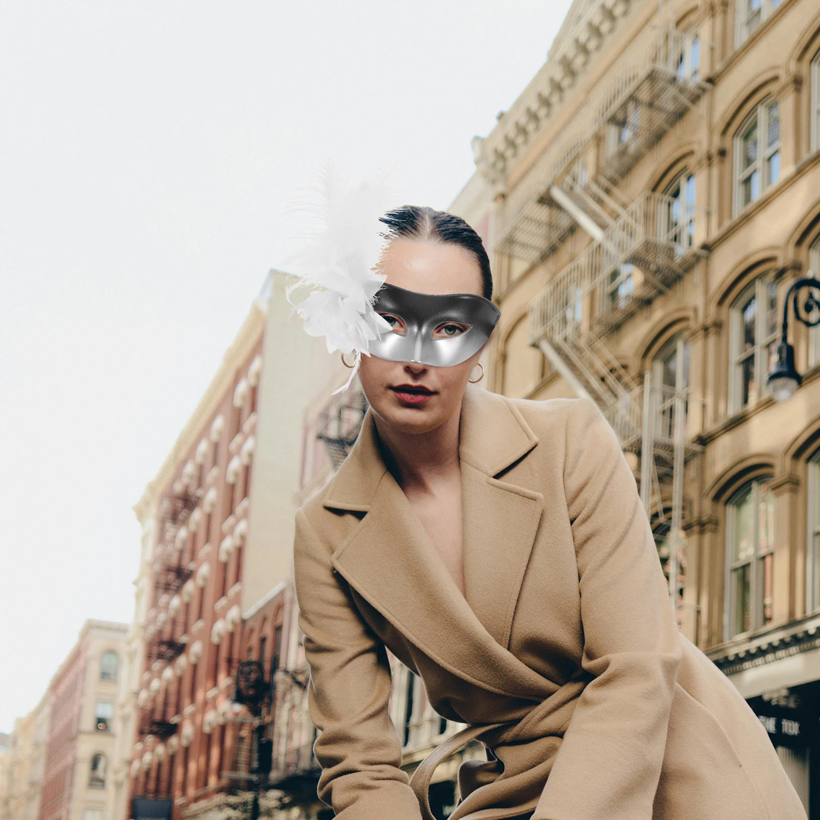 

Half Face Masquerade Mask Elegant Detail Detachable Plume Costume Prop Halloween Prom Ball Festival Cosplay Dance Event