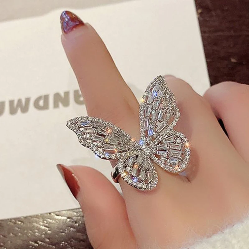 Huitan Funkelnder Schmetterlings-Fingerring für Damen, silberfarben, voller Bling-Bling-CZ, ästhetisches Zubehör, für den Alltag, Party, neuer Schmuck