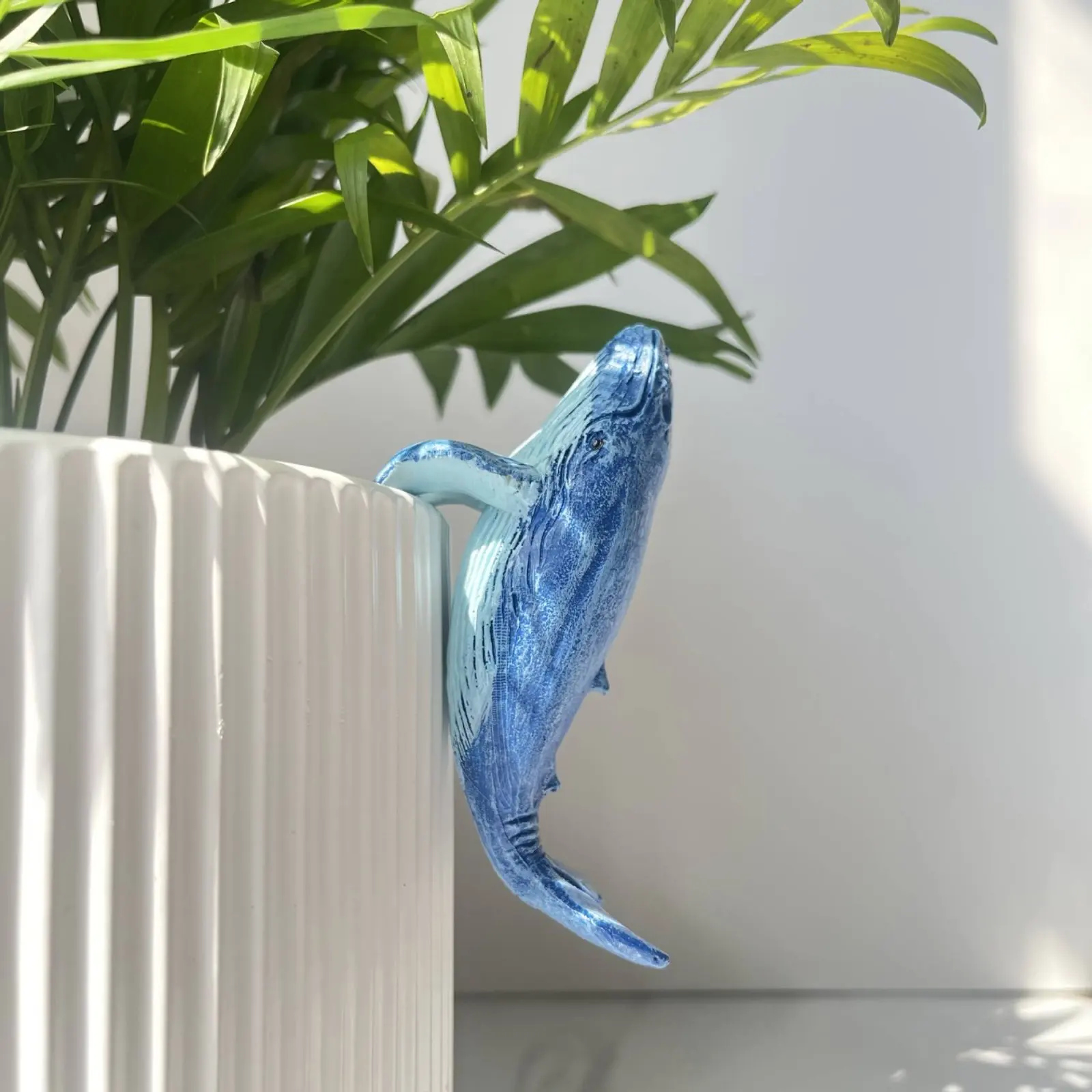 Resin Marine Mammal Sculpture Indoor Outdoor Use Climbing Marine Mammal Statue