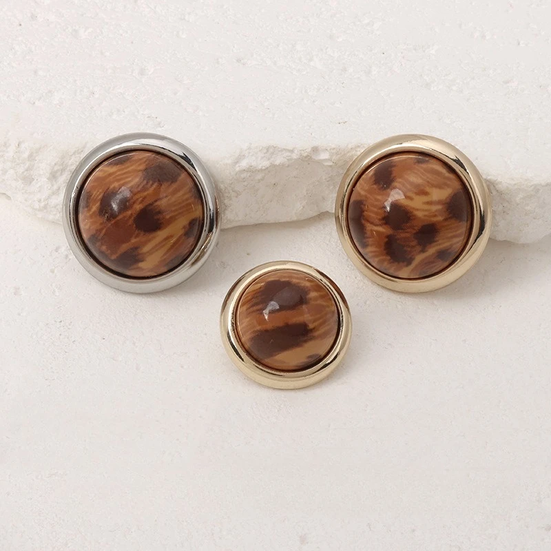 

5pcs Beautiful Leopard Print Buttons 18mm/23mm Round Gold Color Metal Shank Buttons for Women's Clothing