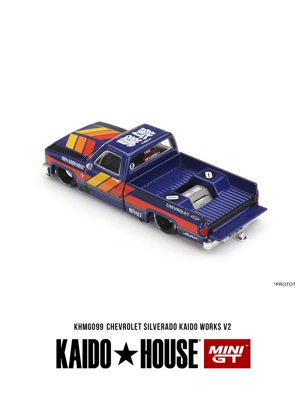 1:64 Chevrolet Silverado รถปิคอัพ V2หล่อจากอัลลอยด์โมเดลรถแบบคงที่ของเด็กๆเครื่องประดับของเล่นชิ้นโปรดของตกแต่งห้องระดับพรีเมียม