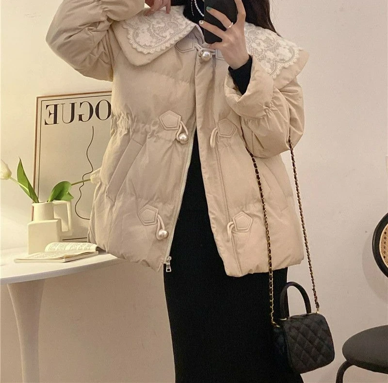 معطف قطني فضفاض بأكمام طويلة جديد لعام 2025 مع تصميم بياقة دمية من الدانتيل للنساء في الشتاء #5