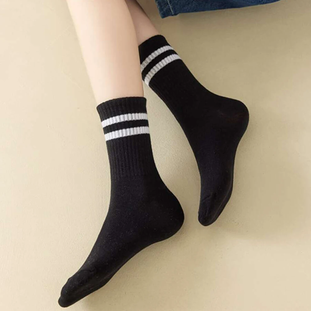 4 Pairs Women Mid Length Socks Simple Versatile Casual Black White Striped Breathable High-Quality Casual Round Neck Socks﻿