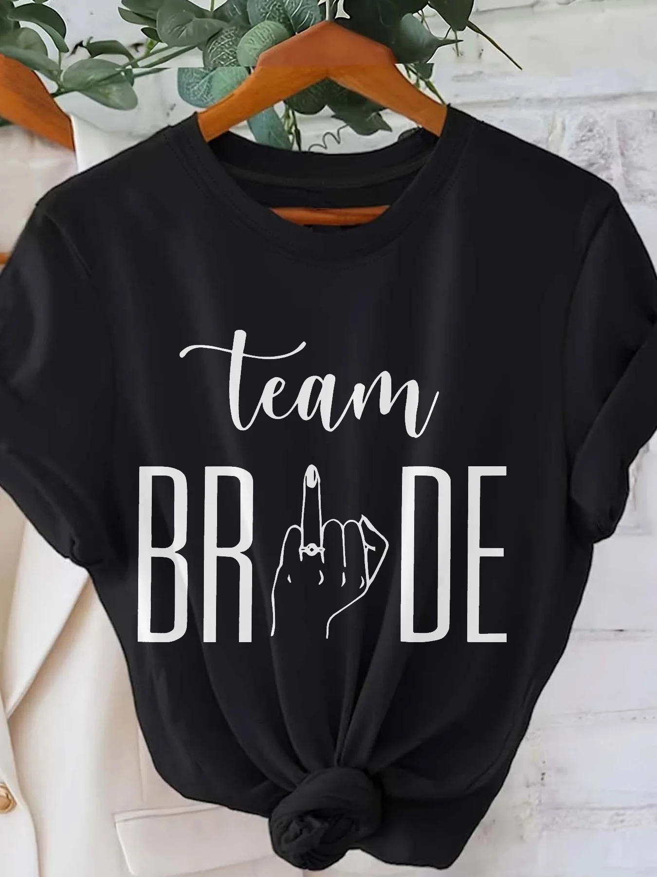 Women's Team BRIDE Graphic Print T-Shirt - Vibrant Red Casual Crew Neck Short Sleeve Top with Bridal Party Design