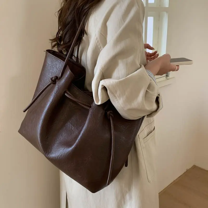 2026 Fashionable retro strapless single-shoulder bag Large capacity simple design versatile and suitable for daily use