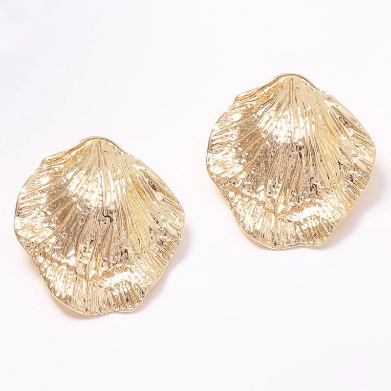 Women Modern Gold Tone Seashell Stud Earrings With Ribbed/Shell Texture Trendy Summer Accessories