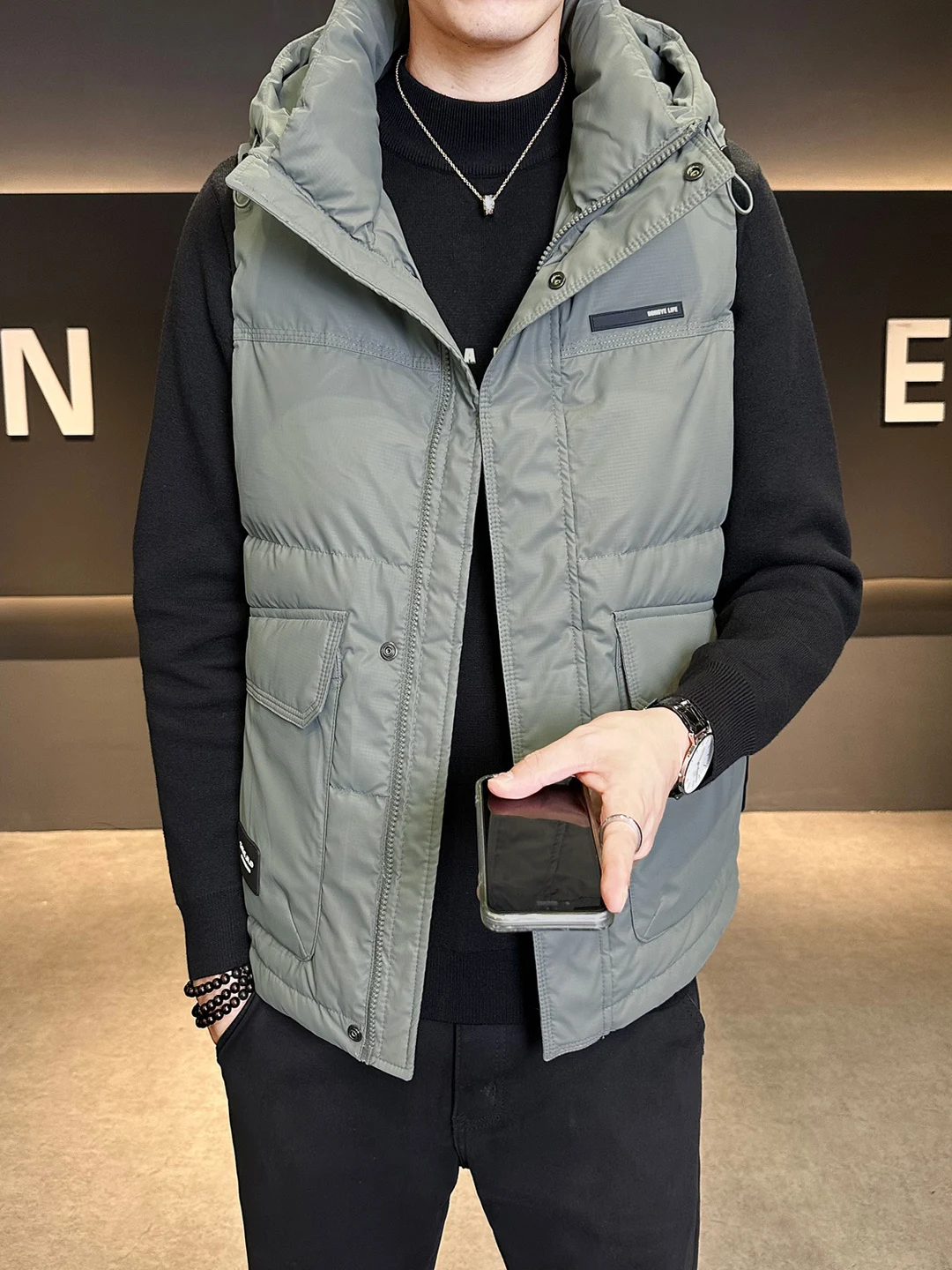 

Модный повседневный мужской пуховый жилет 2025: осенне-зимняя верхняя одежда, стильная куртка с капюшоном из полиэстера для молодежи в городском стиле