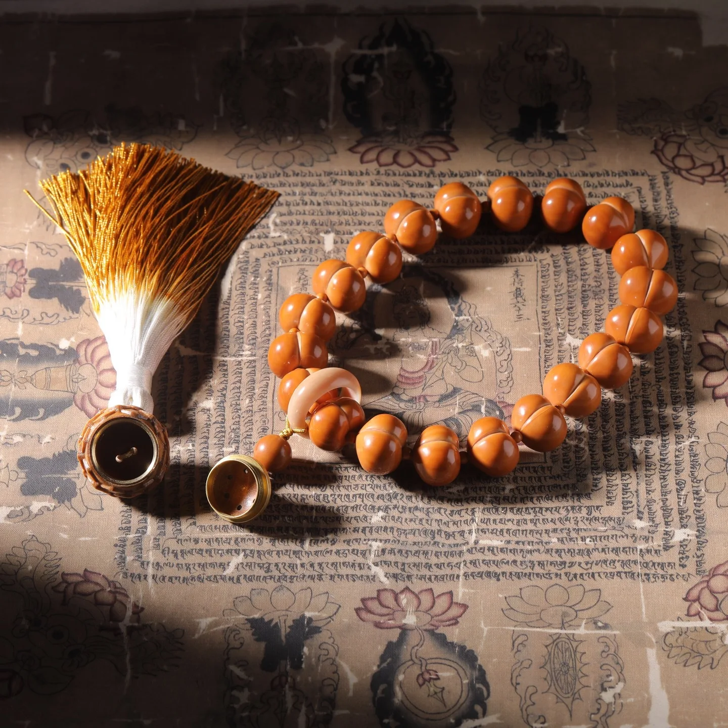 Carved Old Barrel Beads Jingbaleng Wuxiang Cheese Smooth Beads Original Seed Monkey Head Bracelet for Prayer and Luck Gifts