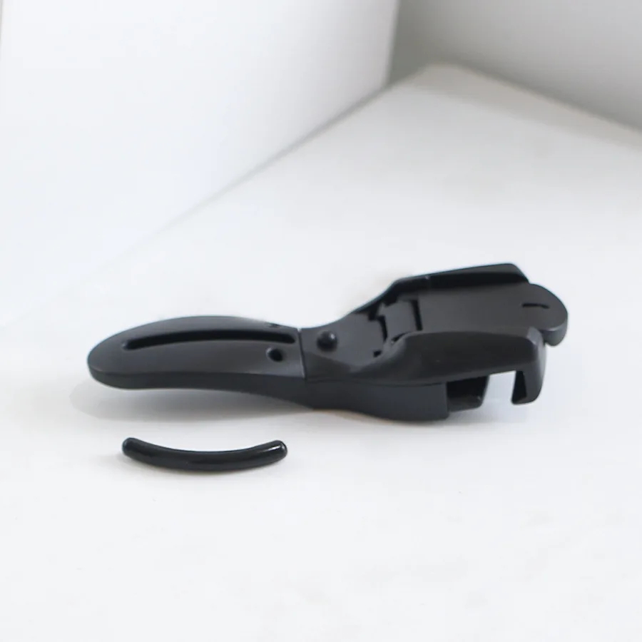 Portable Lash Curler Plastic Black 2 Replacement Pads for Beginners Clump-Free Curling Travel Essential Beauty Accessory