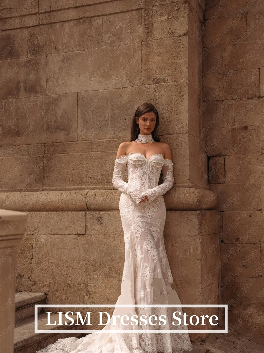فساتين زفاف LISM فاخرة من الدانتيل مع لؤلؤ بدون حمالات قبالة الكتف وأكمام طويلة فستان زفاف مخصص لحفلات الزفاف