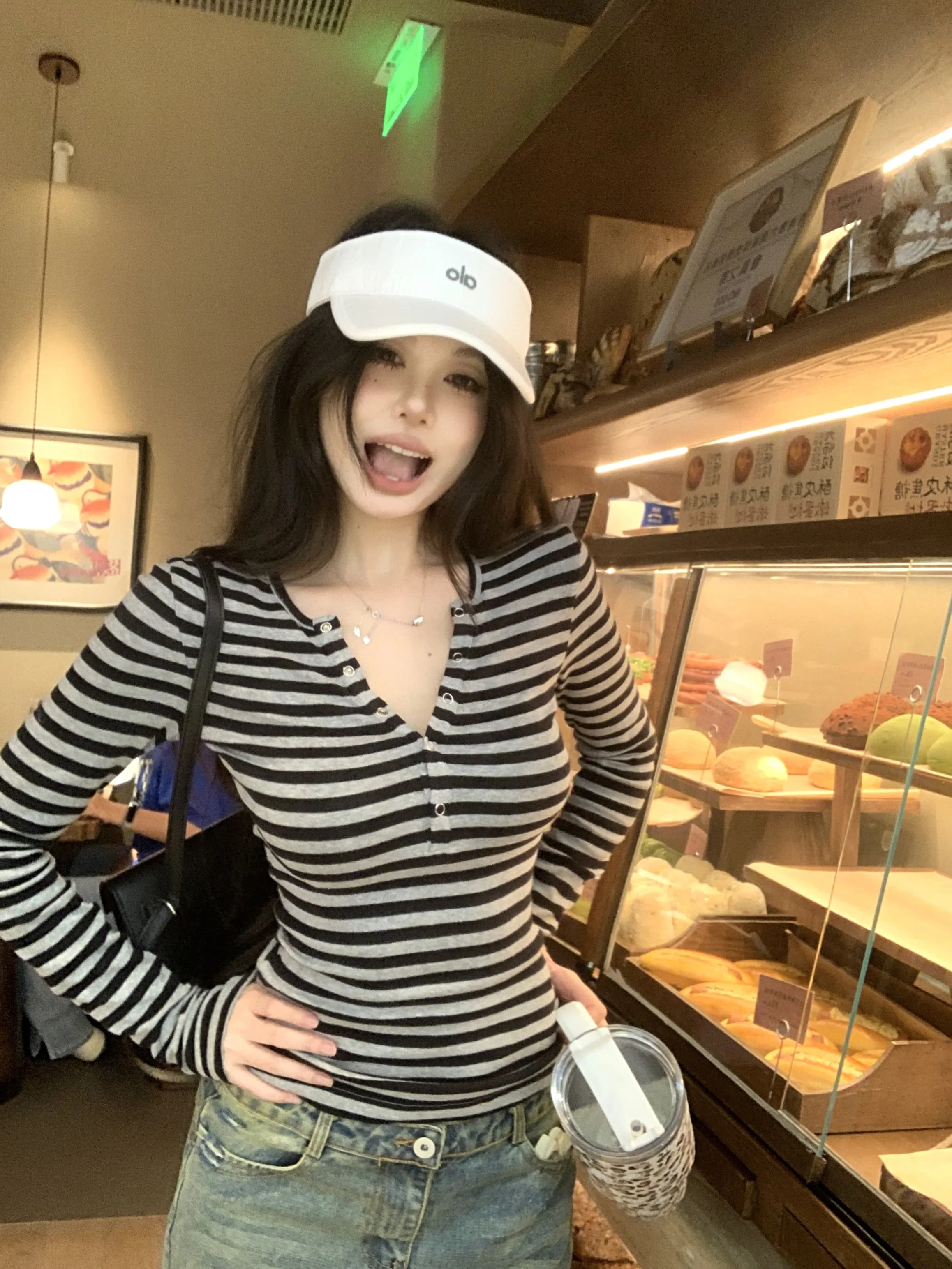 اللون حجب مخطط بأكمام طويلة تي شيرت للنساء الخريف سليم صالح الخصر Cinching الطبقة الداخلية قاعدة شبه مفتوحة الرقبة