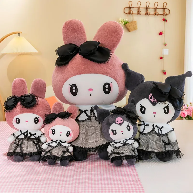 Jouets en peluche Sanurgente Black Kuromi Melody pour filles, poupées en peluche Kawaii, oreiller de coussin de canapé de dessin animé, jouet en dentelle gothique sombre, cadeau d'anniversaire