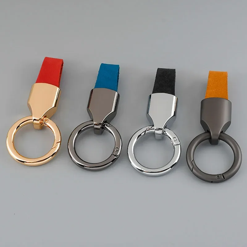 Einfarbiger Kurzer Schlüsselanhänger aus Rindsleder mit Metallanhänger, Autoschlüsselring für Herren, Partygeschenk Schmuck-Accessoire