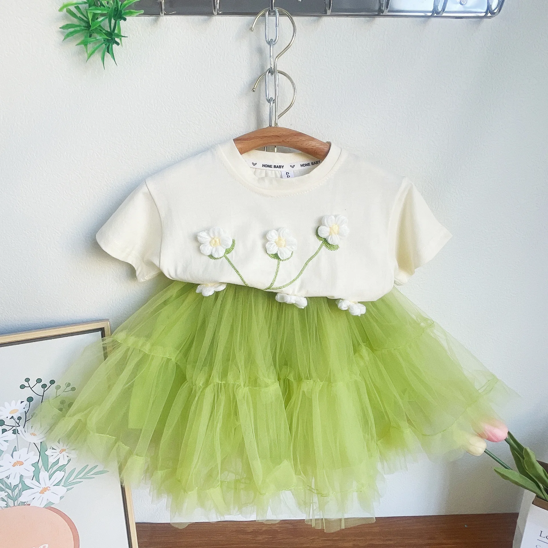 

2023 Spring Summer New Girls' Clothing Sets Flower Decal Embroidery Short Sleeve Top+Mesh Skirt 2pcs Fashion Kids Outfit