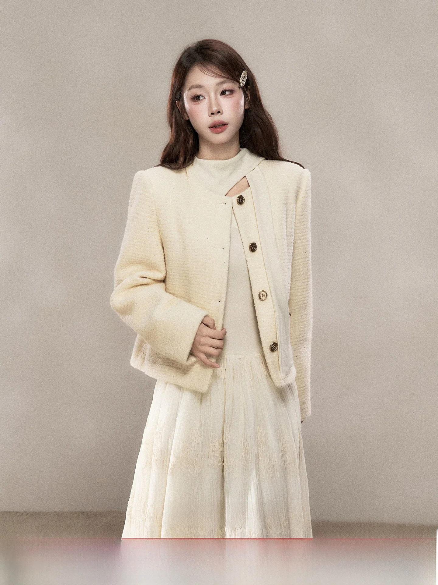 

Корейское короткое шерстяное пальто для женщин: теплое, пушистое, зимнее, новинка, молодежное, модное, с круглым вырезом, на пуговицах