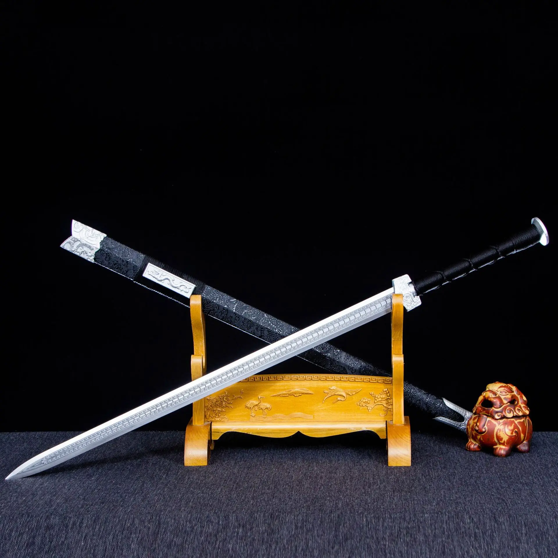 

101cm sword high manganese steel hand-forged integrated Qin and Han sword traditional spring and autumn town house hard sword