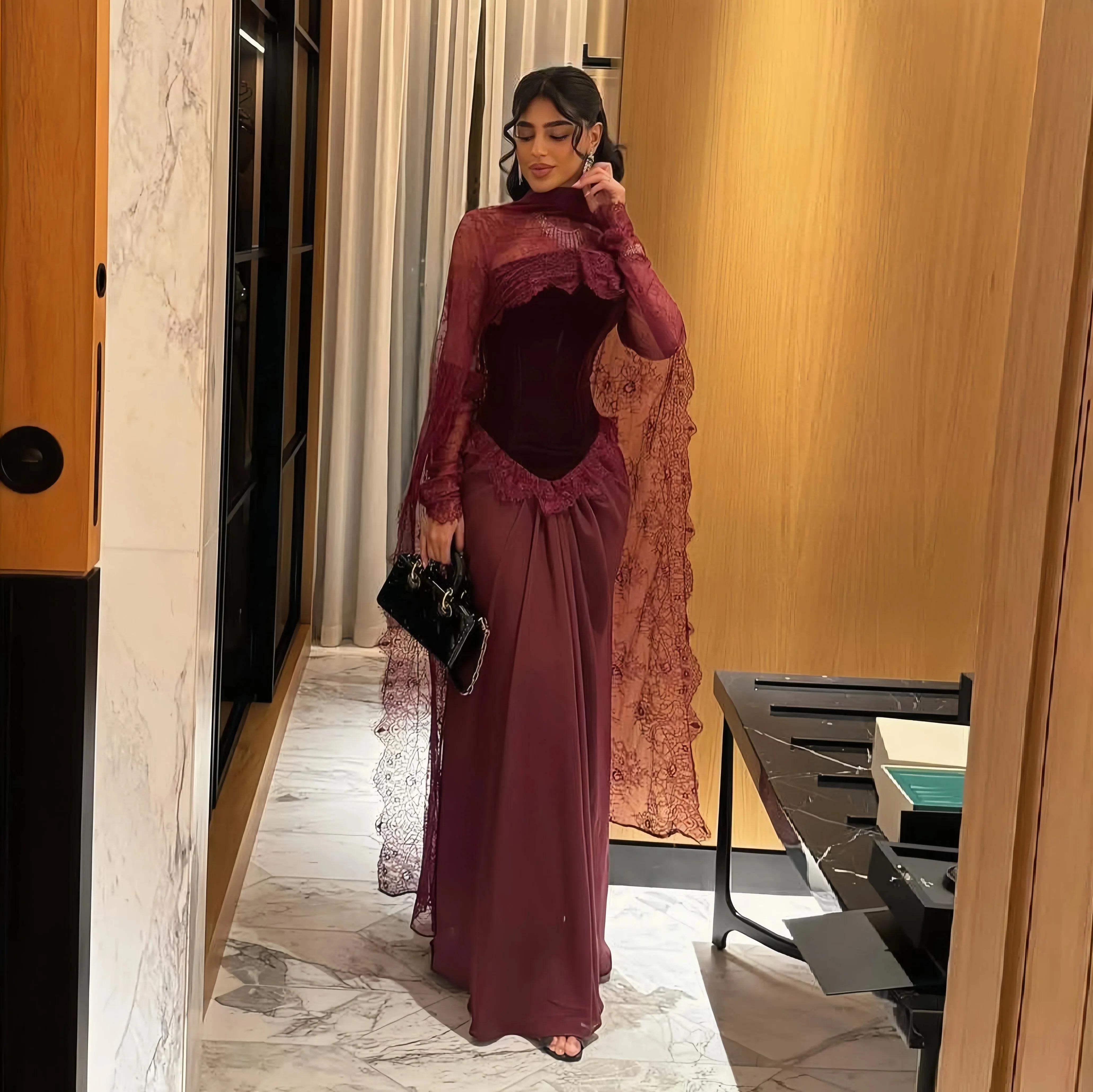 Sharon Said Elegantes Burgunderrotes Meerjungfrau-Abendkleid mit langen Ärmeln, Spitzenumhang, formelle Anlässe, Hochzeitskleid SF462, individuell gestaltet