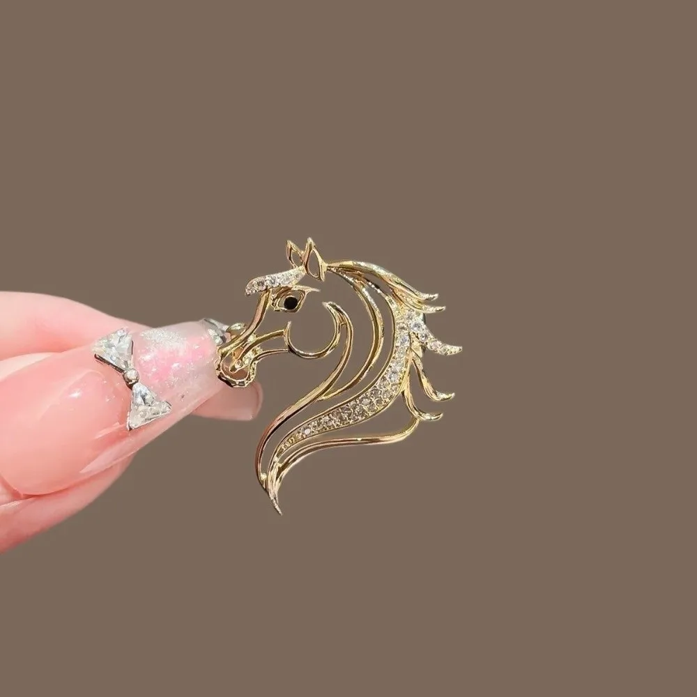 New Simple Exquisite Hollow Horse Brooch Temperament Hollow Pattern Animal Brooch Pin Versatile Small Brooch Style Enhancement