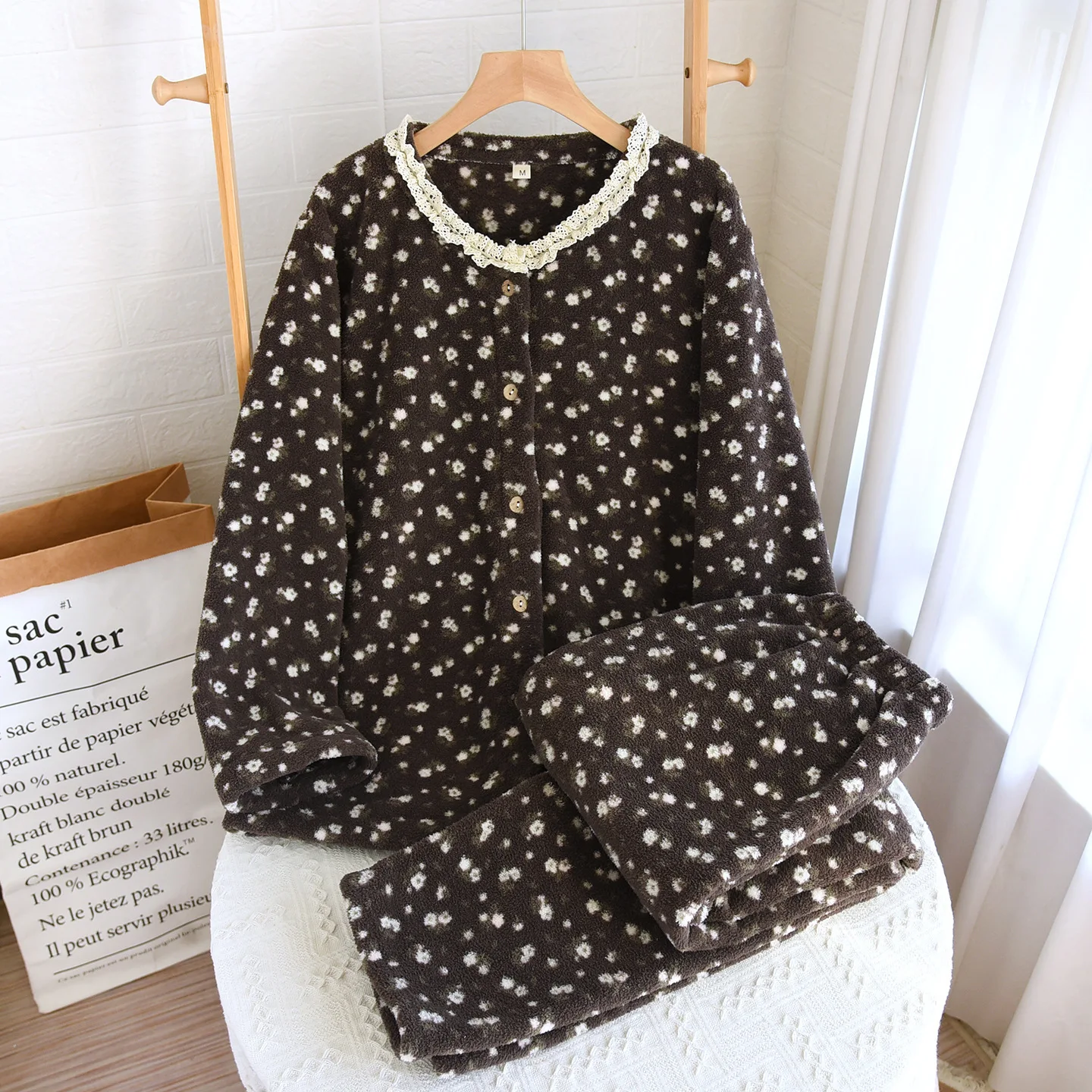 جديد ربيع وخريف 2025 ملابس نوم نسائية بأكمام طويلة وسراويل طويلة طقم مكون من قطعتين سترة قطن 100% طقم ملابس منزلية حلوة