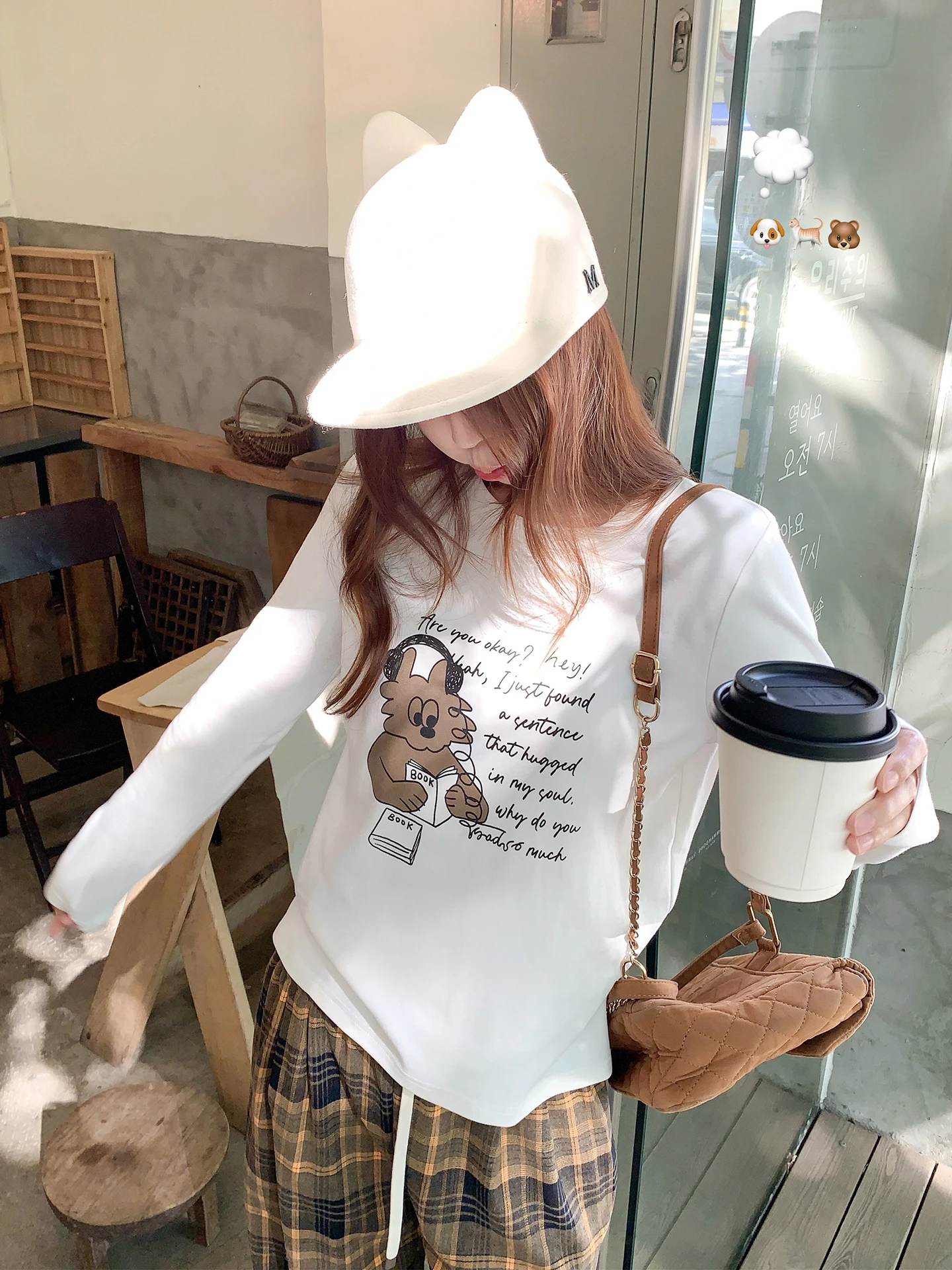 

Корейская женская футболка с длинным рукавом и буквенным принтом, новая весенняя свободная базовая модель, внутренний слой, белый топ с принтом собаки