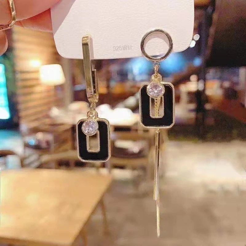 Korean-style geometric square asymmetric earrings, elegant, exquisite, creative, simple, niche, unique, high-end women's earring