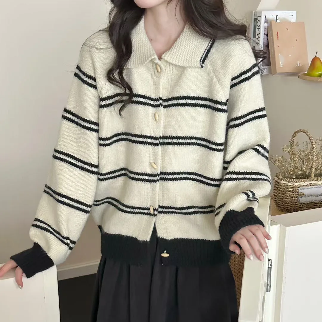 

Autumn and Winter New Contrasting Striped Lapel Sweater Cardigan Looks Slim Knit Top for Women