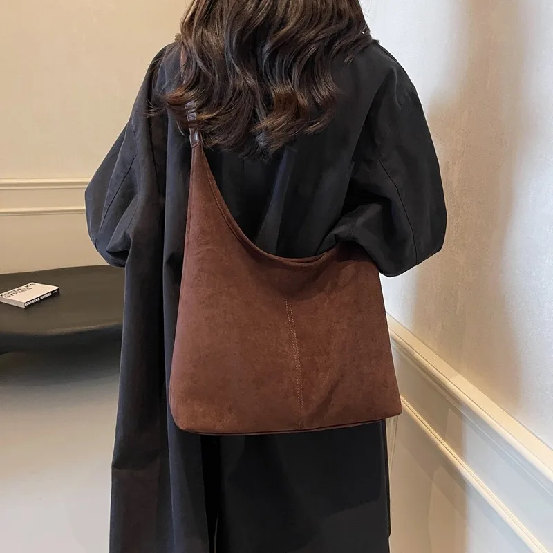 

Осенне-зимняя повседневная модная сумка для покупок на одно плечо большой вместимости, пригородная большая сумка с нишевым дизайном