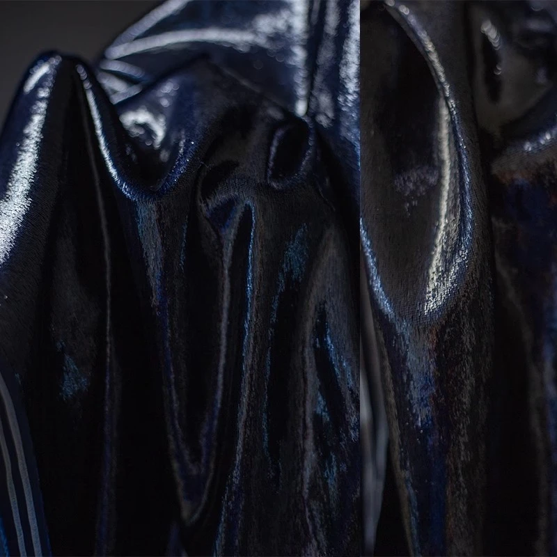 

Темно-черная глянцевая бархатная ткань с гладкой иглой для волос, высококачественный оригинальный дизайнерский материал для роскошной моды