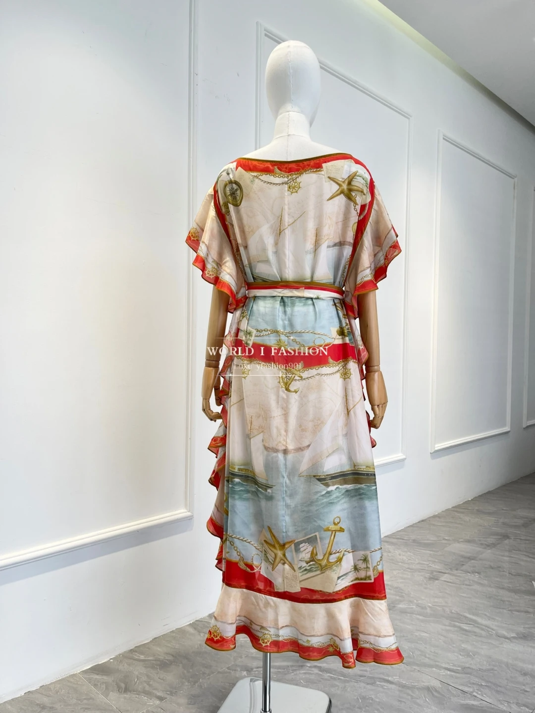 Sukienki midi z krótkim rękawem z nowym wzorem na rok 2025, z czerwonymi kwiatami i nadrukiem rozgwiazd, idealne na imprezy i święta.